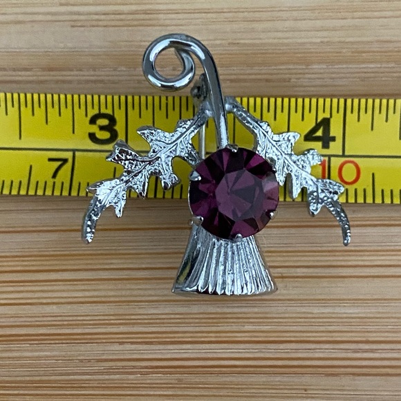 Vintage Silver Brooch Pin with Large Dark Purple Stone and Leaf Detail - Picture 3 of 10